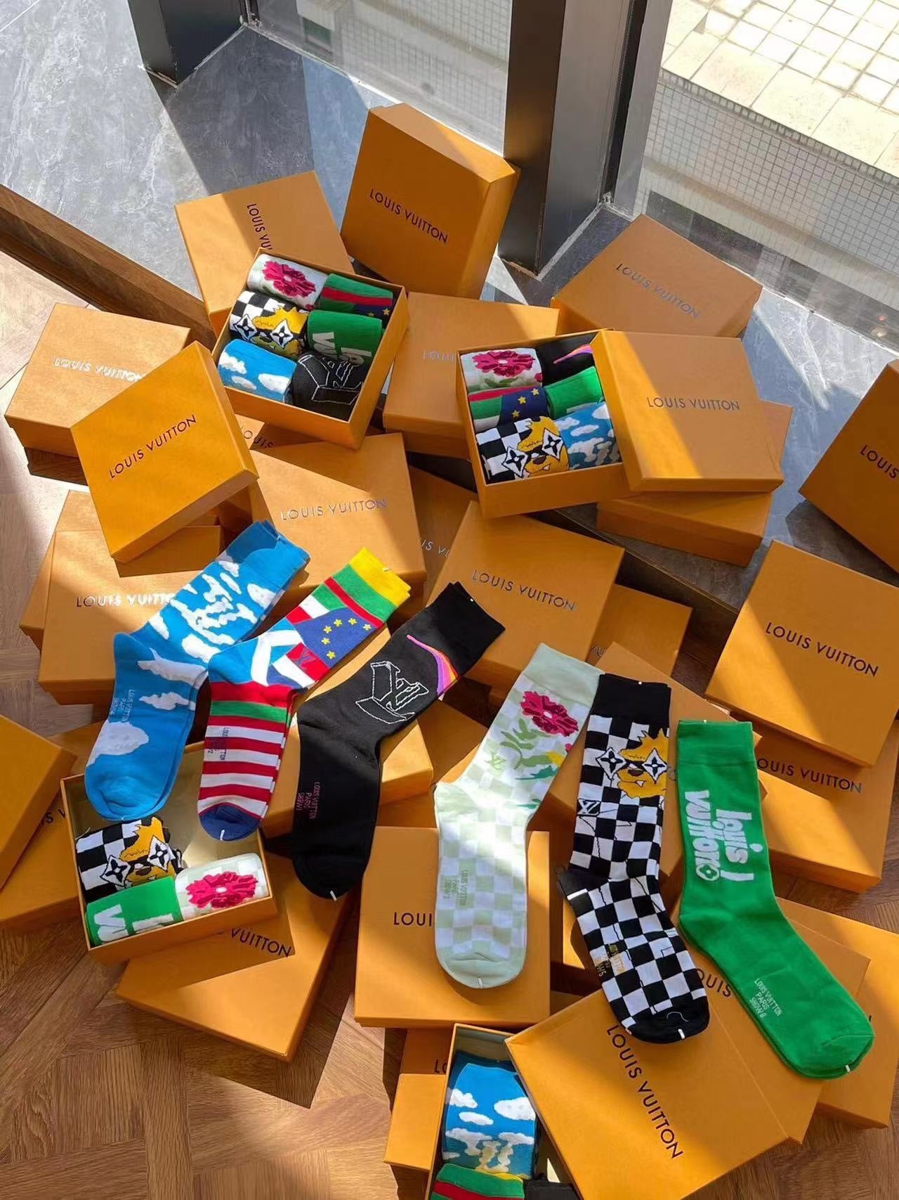Louis Vuitton Socks(One pair of each style)