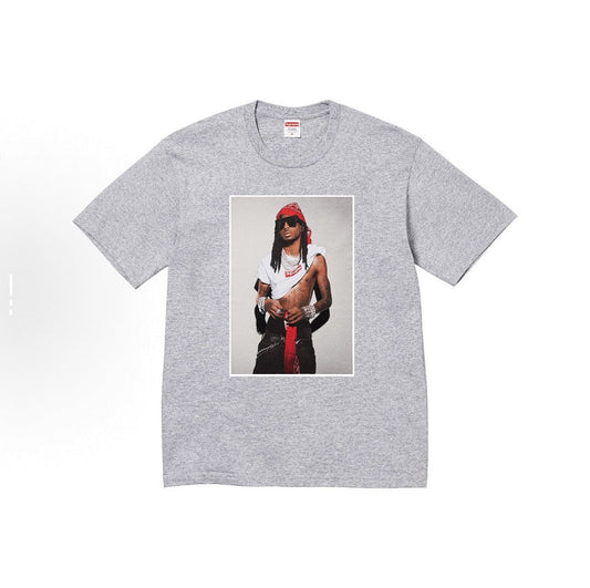 款号M152#p40💰 Supreme FW25 WEEK1 Playboi Carti Photo Tee 人物照片印花图案圆领短袖T恤 男女同款 宽松版型 采用260克精梳棉双纱 从面料到辅料 - view 1