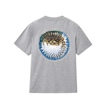 款号M229#p40💰 Supreme SS23 WEEK18系列 BLOWFISH TEE 字母图案印花圆领套头短袖T恤 男女同款 宽松版型 采用260克精梳棉双纱 从面料到辅料全部三标齐全跟足 - view 12