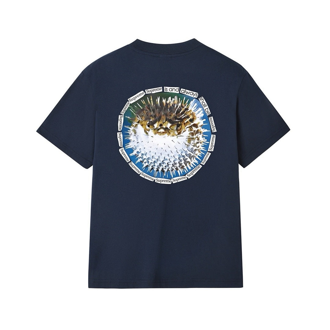 款号M229#p40💰 Supreme SS23 WEEK18系列 BLOWFISH TEE 字母图案印花圆领套头短袖T恤 男女同款 宽松版型 采用260克精梳棉双纱 从面料到辅料全部三标齐全跟足 - view 13