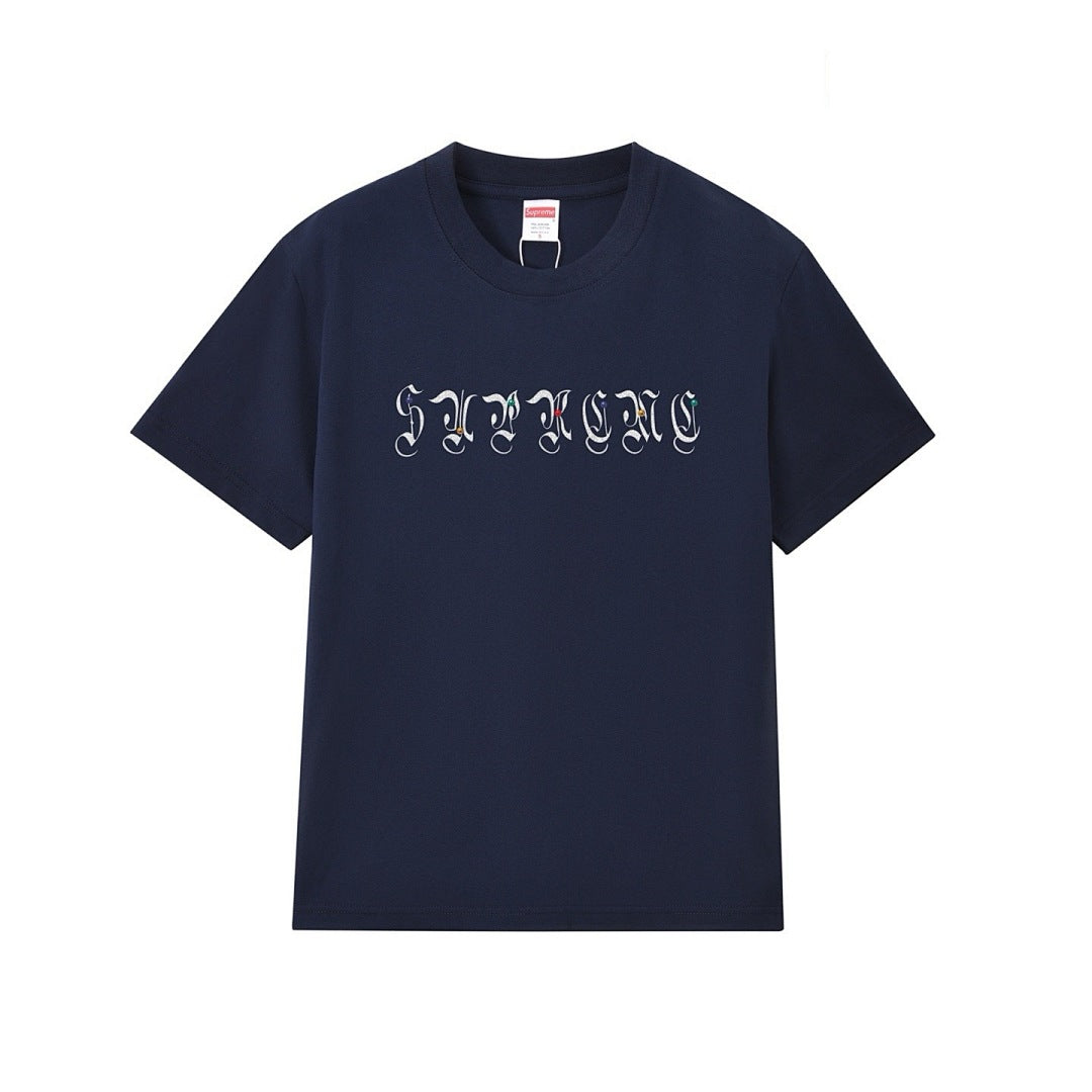 款号M261#p40💰 Supreme FW25 FW25 WEEK11 AOI Gems S/S Top 水钻印花标志圆领短袖T恤 男女同款 宽松版型 采用260克双纱纯棉 圆筒 从面料到辅料全部 - view 3