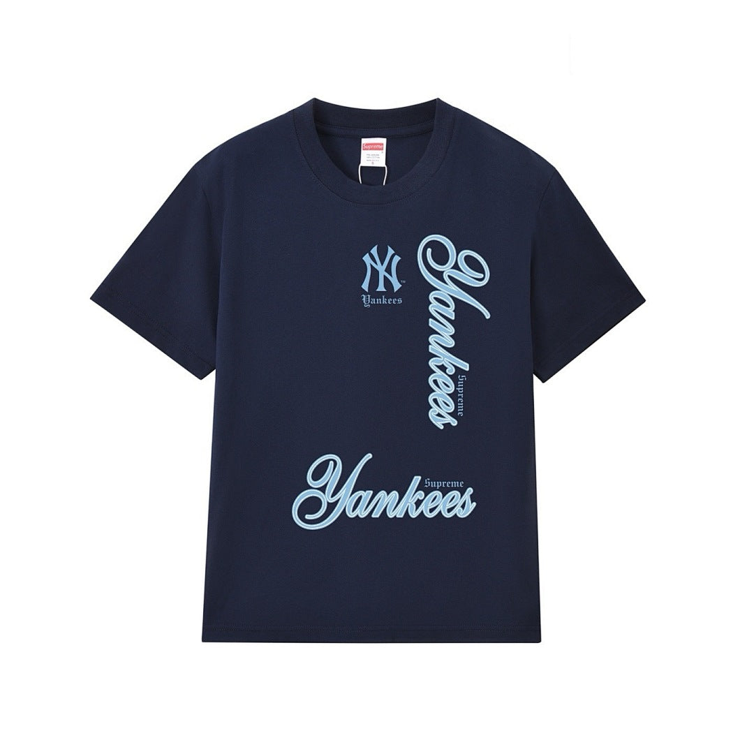款号M266#p40💰 Supreme x MLB 冬季T恤系列 FW25 Week17 MLB Teams Tee NY 冬季T恤系列 圆领休闲正反英文字母印花短袖T恤 男女同款 宽松版型 采用2 - view 1