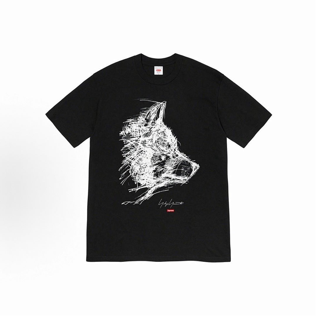 款号M339#p40💰 Supreme Week 4 Supreme x Yohji Yamamoto 山本耀司 联名款 狼头素描短袖美式潮流T恤 男女同款 宽松版型 采用260克精梳棉双纱 从面 - view 2