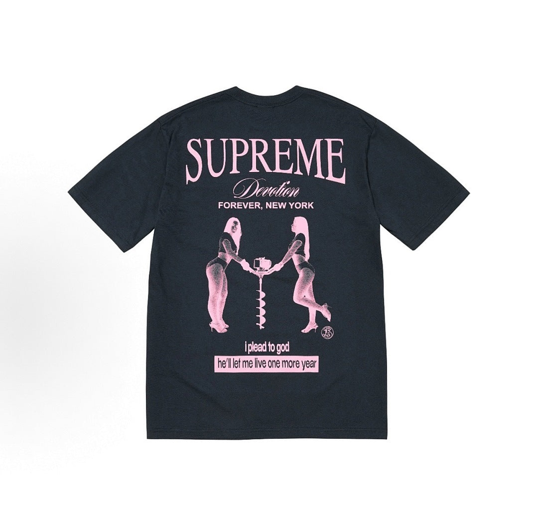 款号M310#p40💰 Supreme FW25 WEEK1 Devotion Tee 胸前圆形徽标logo后背个性印花短袖T恤 男女同款 宽松版型 采用260克精梳棉双纱 从面料到辅料全部三标齐全 - view 1
