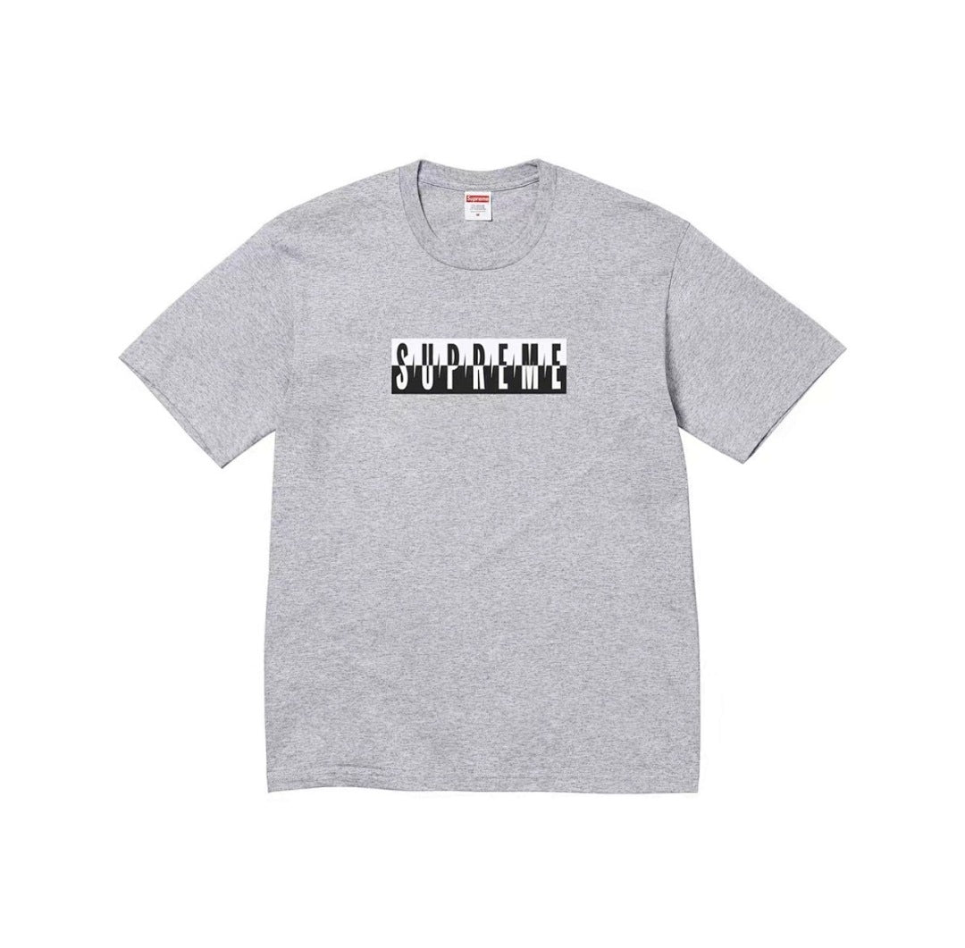 款号M316#p40💰 Supreme FW25 秋季T恤系列 WEEK7 Split Tee logo印花图案圆领短袖T恤 男女同款 宽松版型 采用260克精梳棉双纱 从面料到辅料全部三标齐全跟足 - view 4
