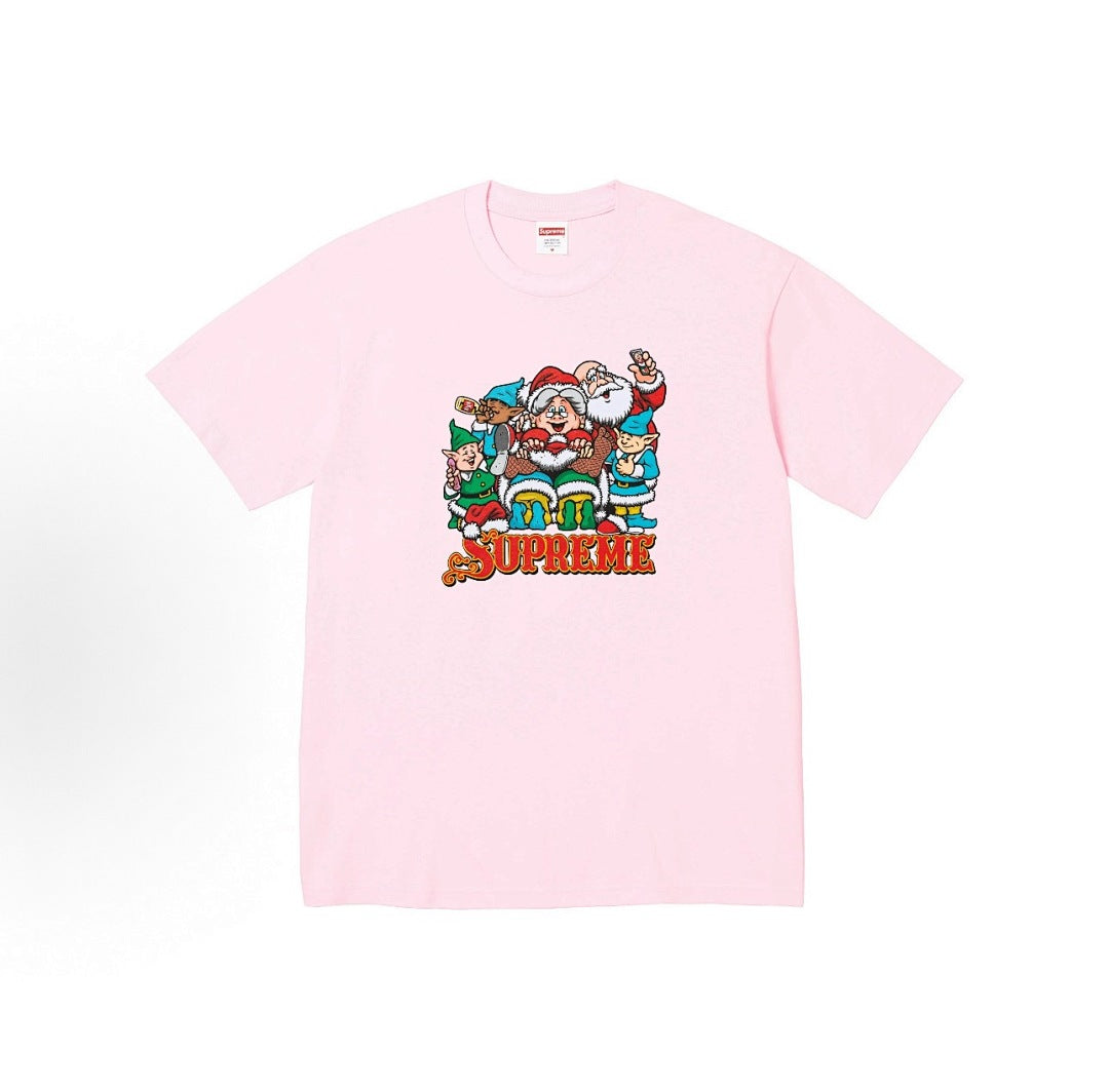 款号M367#40💰 Supreme 冬季T恤系列 FW25 Naughty Tee 冬季T恤系列 圆领舒适人物印花图案短袖T恤 男女同款 宽松版型 采用260克精梳棉双纱 从面料到辅料全部三标 - view 3
