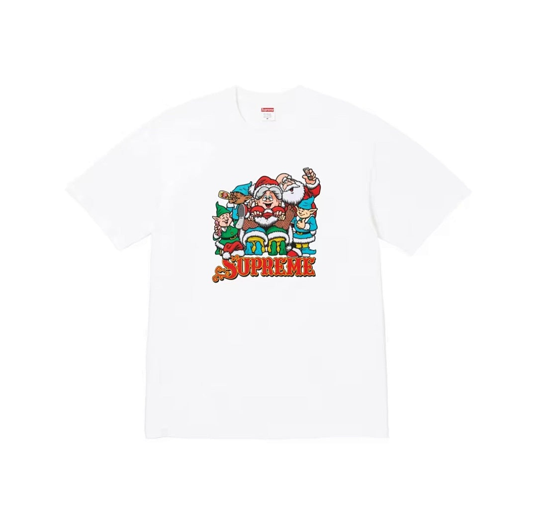 款号M367#40💰 Supreme 冬季T恤系列 FW25 Naughty Tee 冬季T恤系列 圆领舒适人物印花图案短袖T恤 男女同款 宽松版型 采用260克精梳棉双纱 从面料到辅料全部三标 - view 4