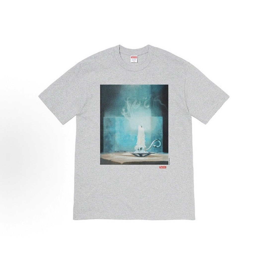 款号M378#p40💰 （市场最高版本欢迎对比） Supreme Week 8 Tee 蜡烛字母印花圆领短袖美式潮流T恤 男女同款 宽松版型 采用260克双纱纯棉 圆筒 从面料到辅料全部三标齐全跟 - view 5