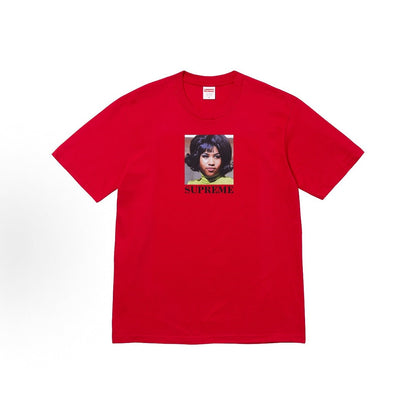 款号M417#p40💰 Supreme SS26 WEEK7 Aretha Tee 春季限定T恤系列 简约百搭人像印花图案舒适圆领短袖T恤 男女同款 宽松版型 采用260克双纱纯棉 圆筒 从面料 - view 1