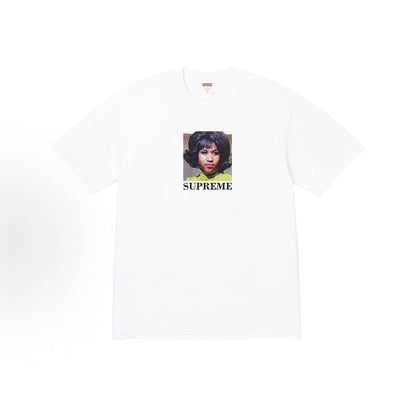 款号M417#p40💰 Supreme SS26 WEEK7 Aretha Tee 春季限定T恤系列 简约百搭人像印花图案舒适圆领短袖T恤 男女同款 宽松版型 采用260克双纱纯棉 圆筒 从面料 - view 3