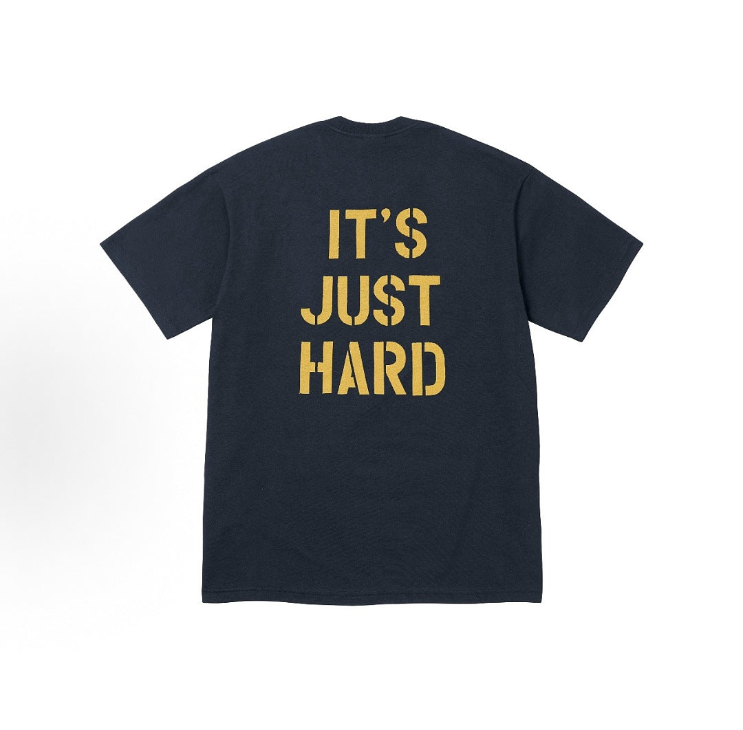 款号M420#p40💰 Supreme SS26 WEEK7 Hard Tee 春季限定T恤系列 做旧风字母印花图案圆领时尚休闲短袖T恤 男女同款 宽松版型 采用260克双纱纯棉 圆筒 从面料到辅 - view 4