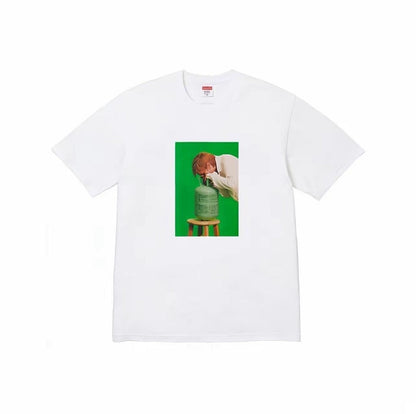 款号M469#p40💰 Supreme x Mark Leckey FW23 联名系列 WEEK4 GREENSCREEN TEE 绿幕人像印花圆领短袖T恤 男女同款 宽松版型 采用260克双纱纯 - view 1